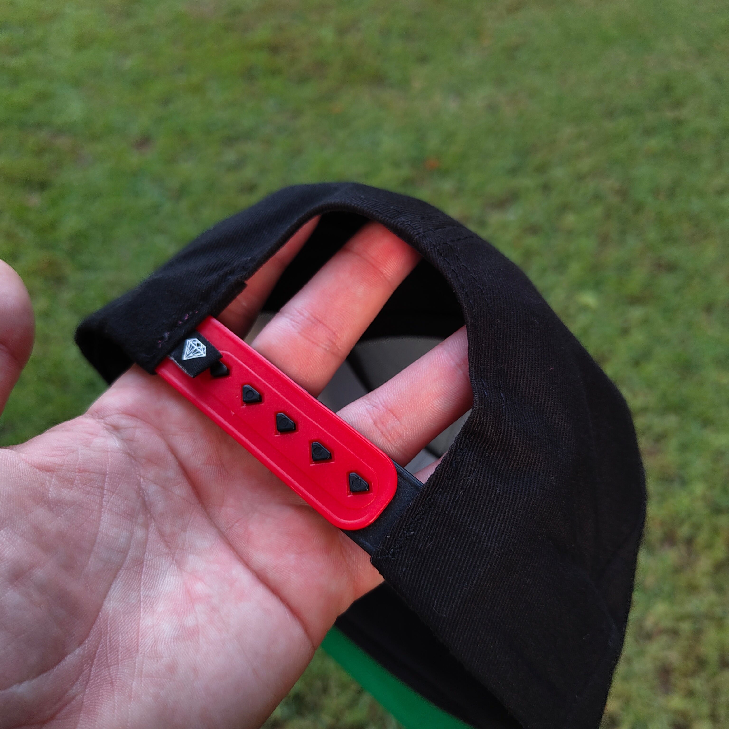 DIAMOND BLACK-RED SNAPBACK